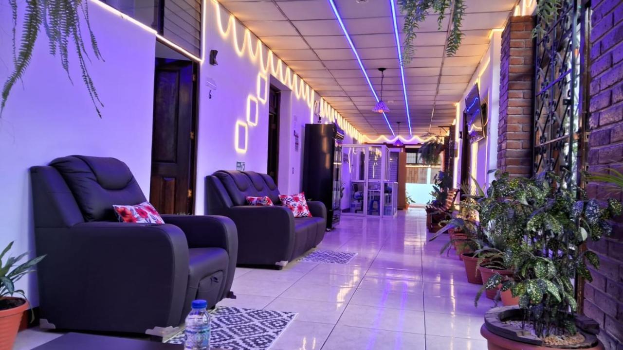 Hotel Kamelot Parque Central 케트살테낭고 외부 사진