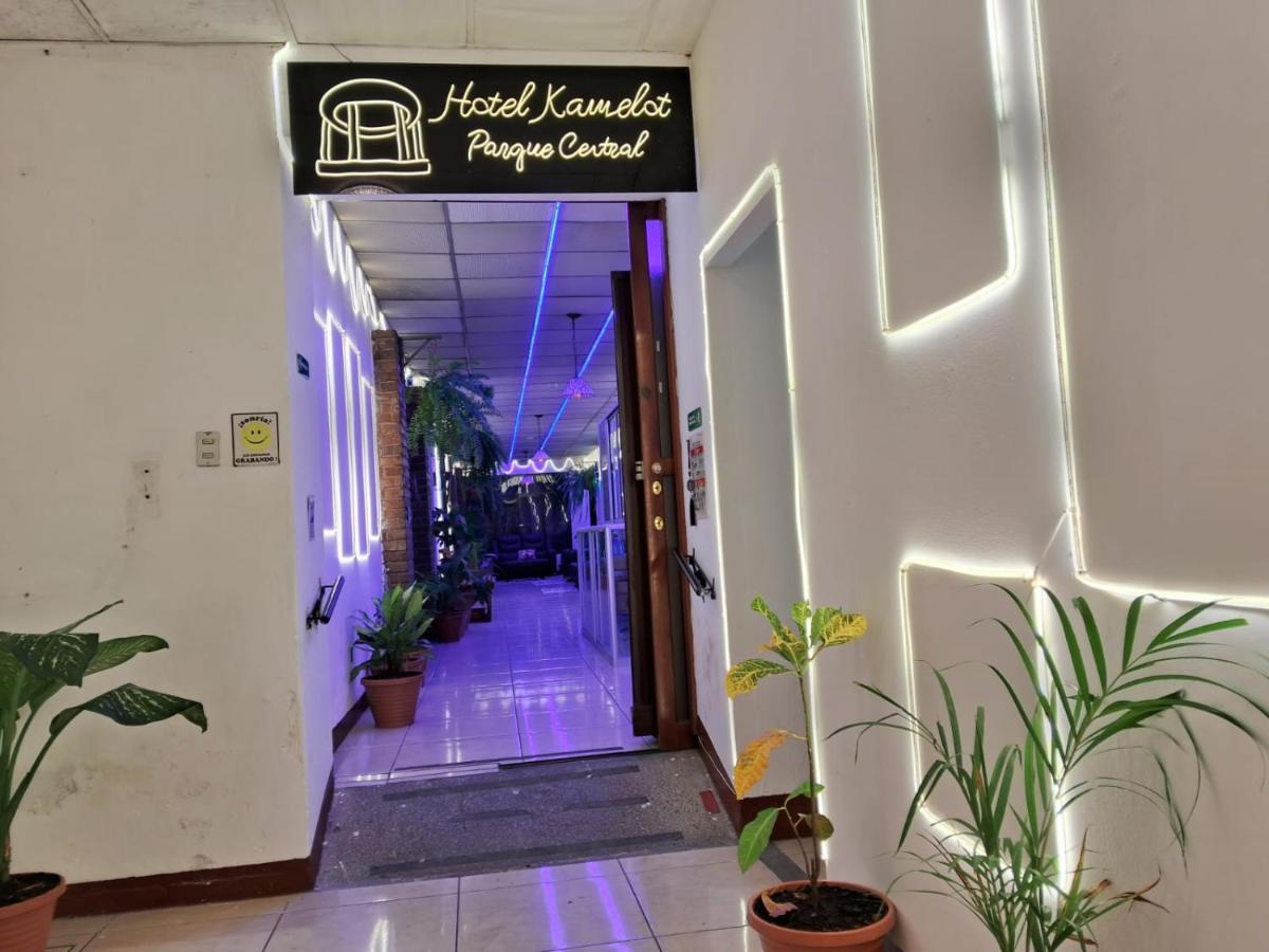 Hotel Kamelot Parque Central 케트살테낭고 외부 사진