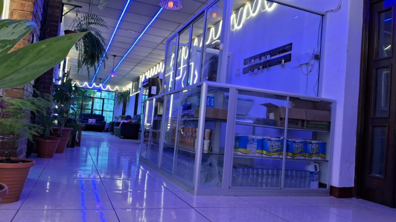 Hotel Kamelot Parque Central 케트살테낭고 외부 사진