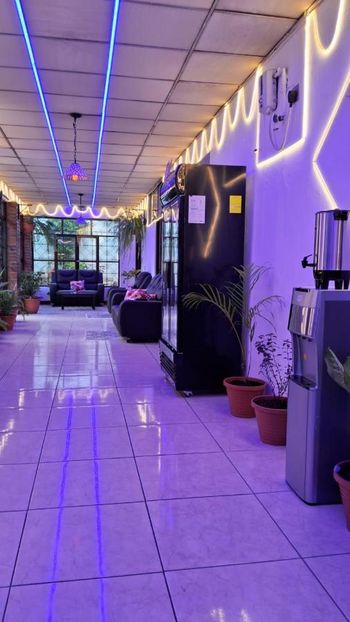 Hotel Kamelot Parque Central 케트살테낭고 외부 사진