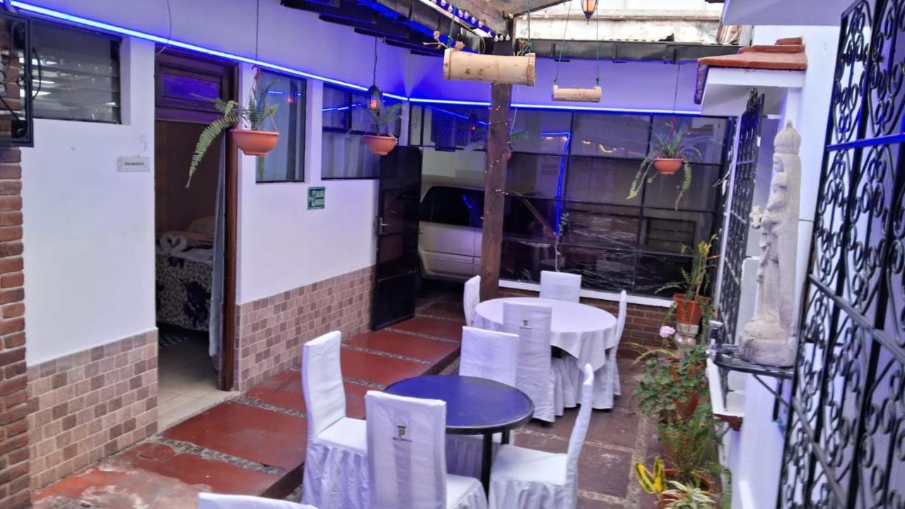 Hotel Kamelot Parque Central 케트살테낭고 외부 사진