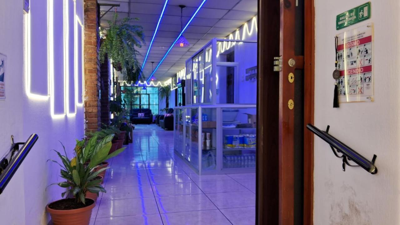 Hotel Kamelot Parque Central 케트살테낭고 외부 사진