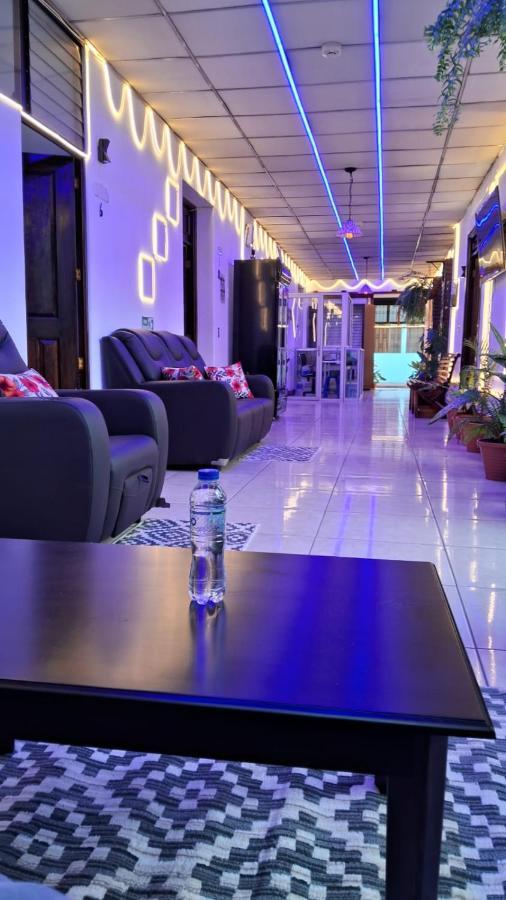 Hotel Kamelot Parque Central 케트살테낭고 외부 사진