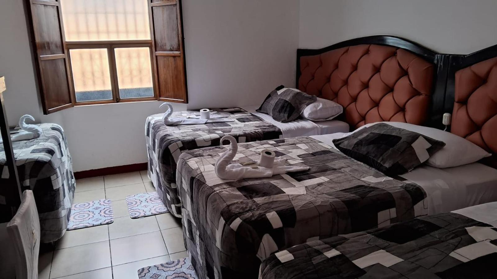 Hotel Kamelot Parque Central 케트살테낭고 외부 사진