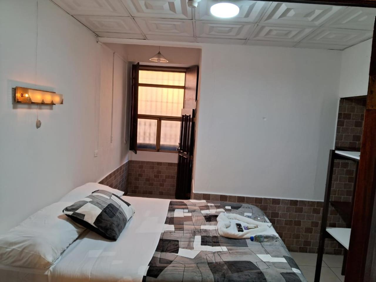 Hotel Kamelot Parque Central 케트살테낭고 외부 사진