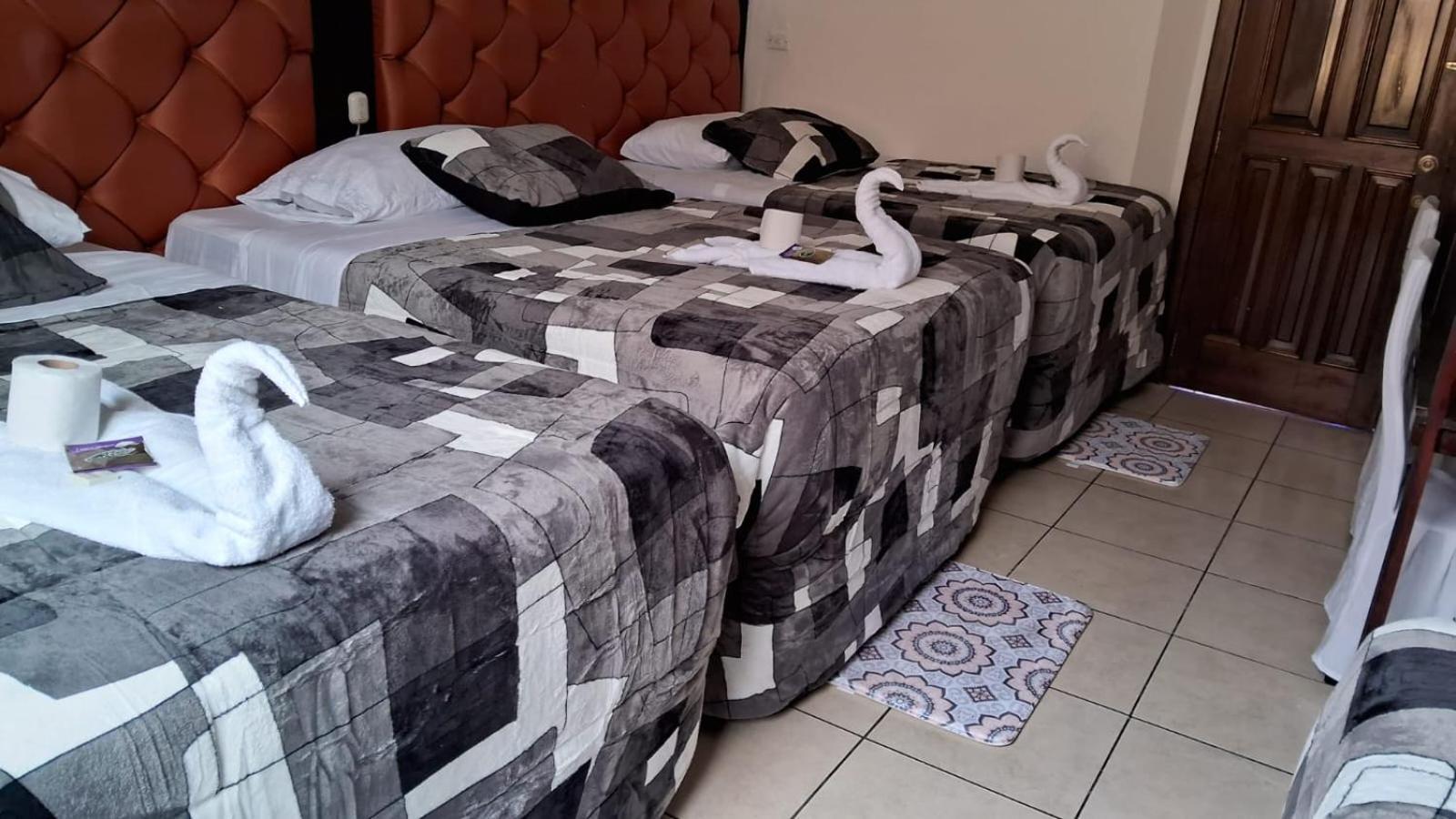 Hotel Kamelot Parque Central 케트살테낭고 외부 사진