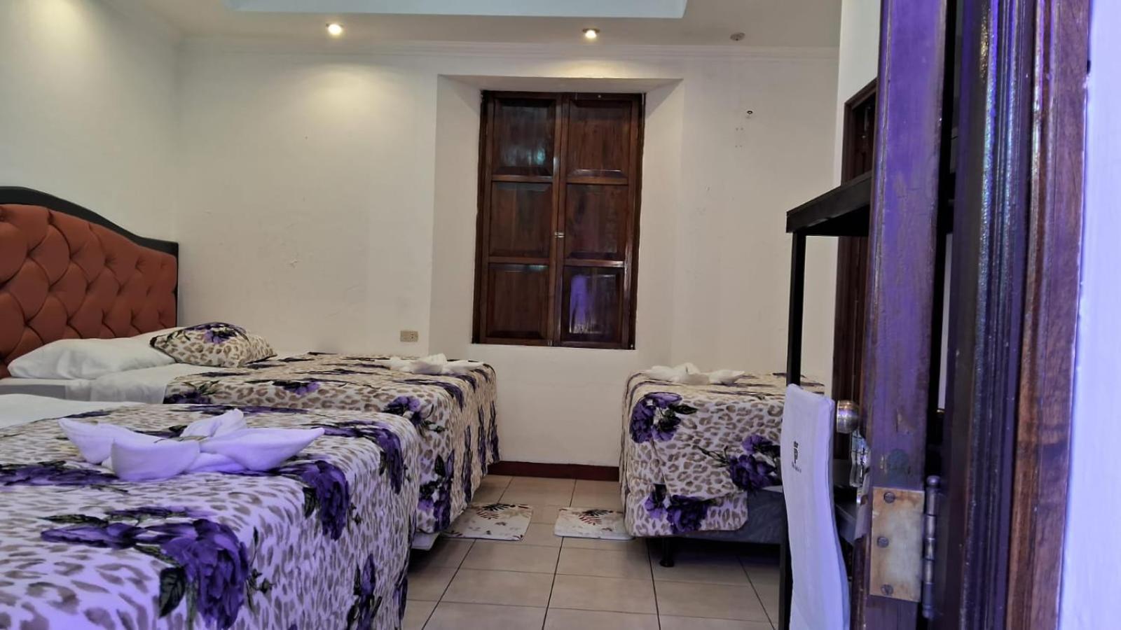 Hotel Kamelot Parque Central 케트살테낭고 외부 사진