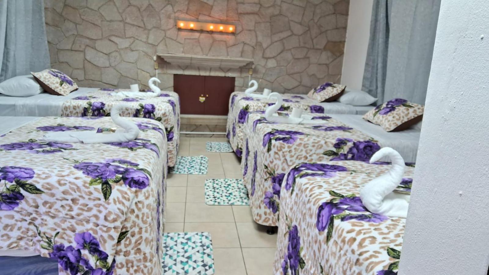 Hotel Kamelot Parque Central 케트살테낭고 외부 사진
